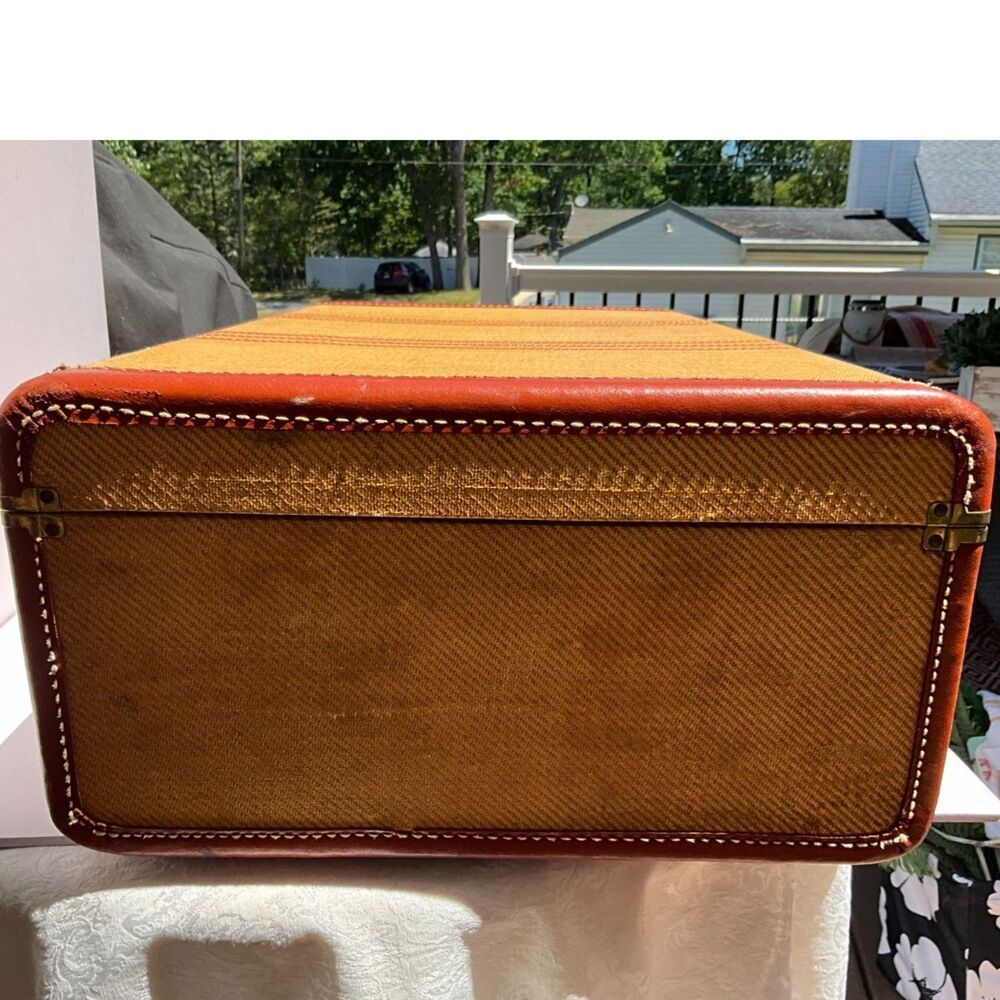 Large striped vintage suitcase great display piece must see brown & rust colors - Picture 5 of 9